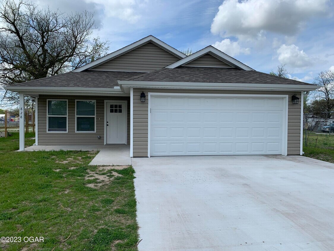 828 N Tom St, b City, MO 64870 Condo for Rent in b City, MO