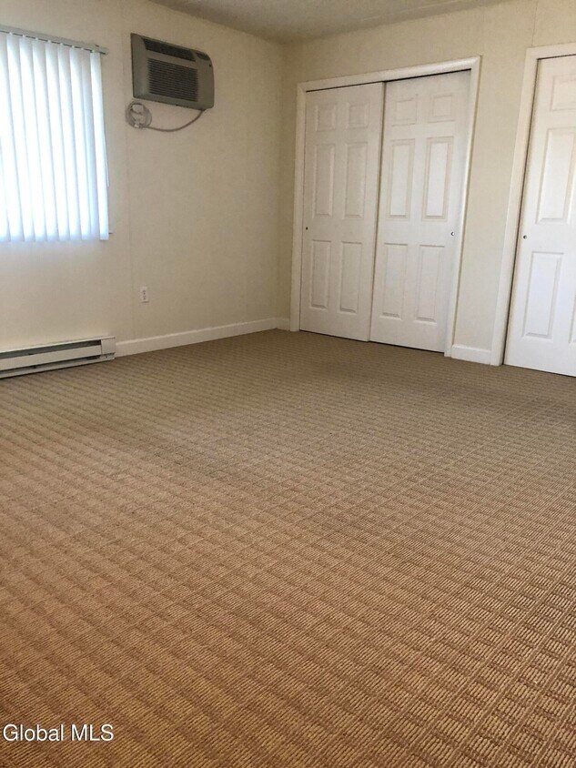 Building Photo - 82 Crescent St