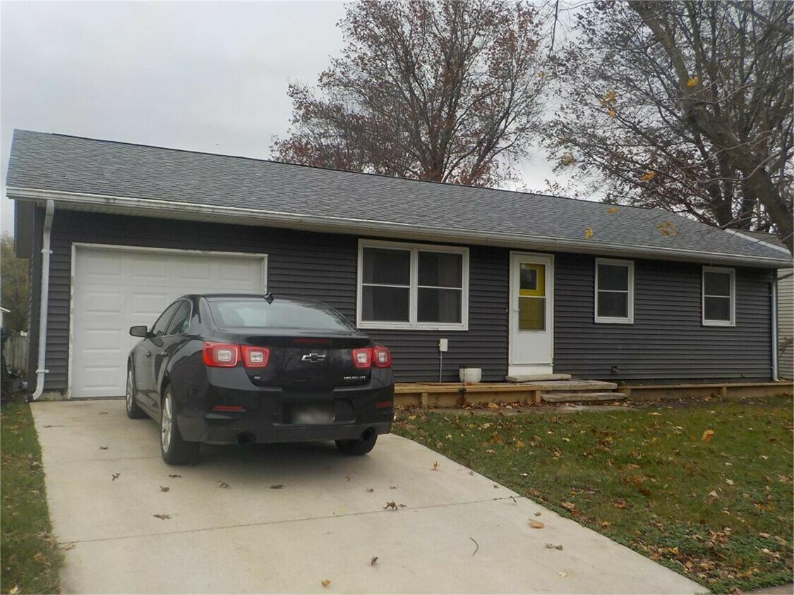 Primary Photo - 1765 Valley Dr