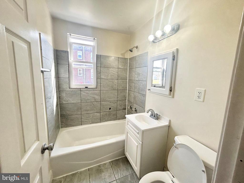 Primary Photo - 304 S Morris Ave