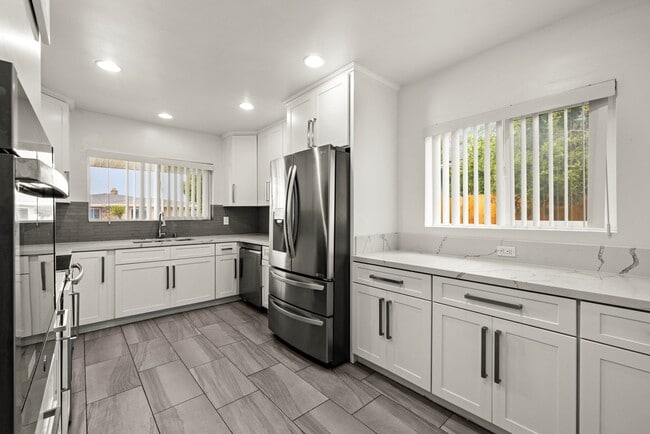 Foto del edificio - 5528-5530 Dorothy Drive