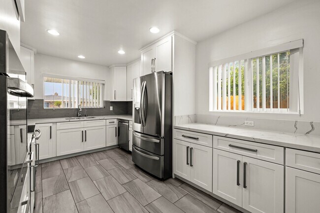 Building Photo - 5528-5530 Dorothy Drive