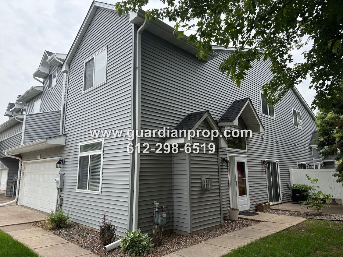 Foto principal - End Unit Townhouse Available Now, Loft Are...