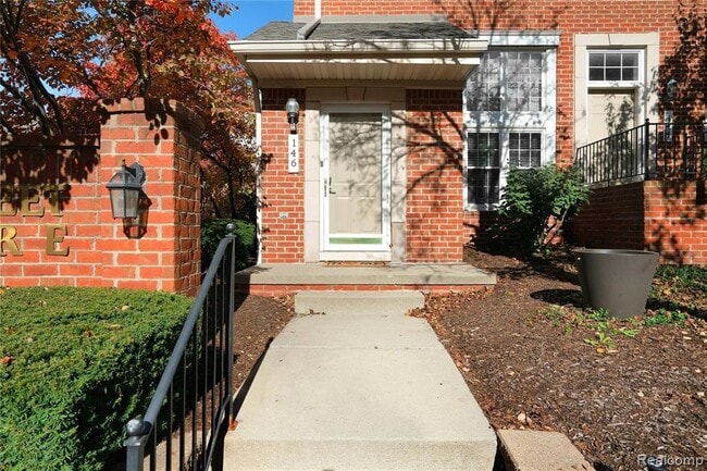 Building Photo - 146 Allenhurst Ave