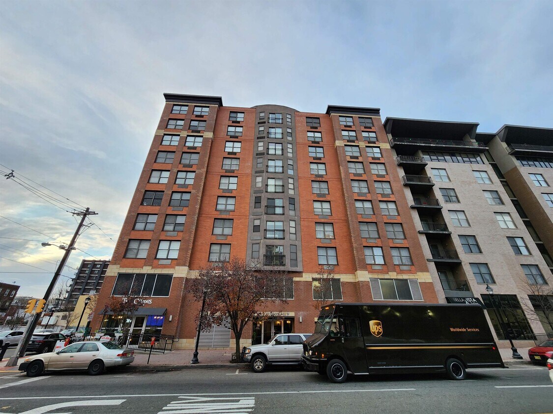 Primary Photo - 4301 Park Ave