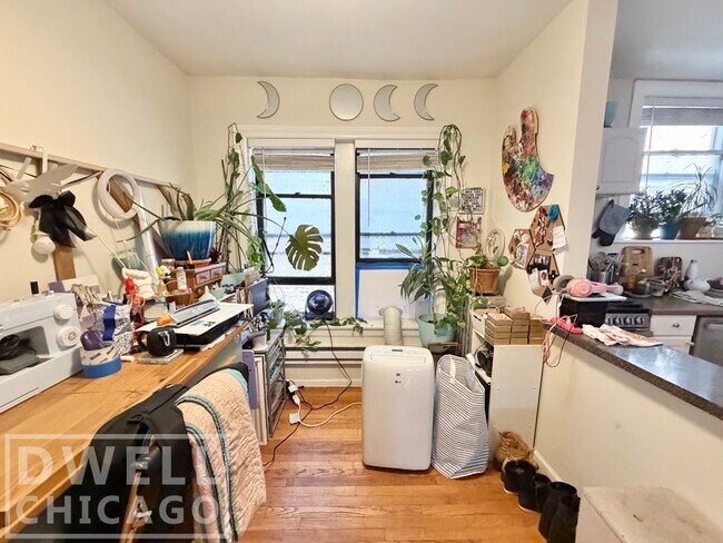 Foto del edificio - 2135 W Giddings St
