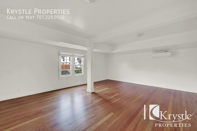 Building Photo - Beautifully Remodeled Lower Unit with A/C.