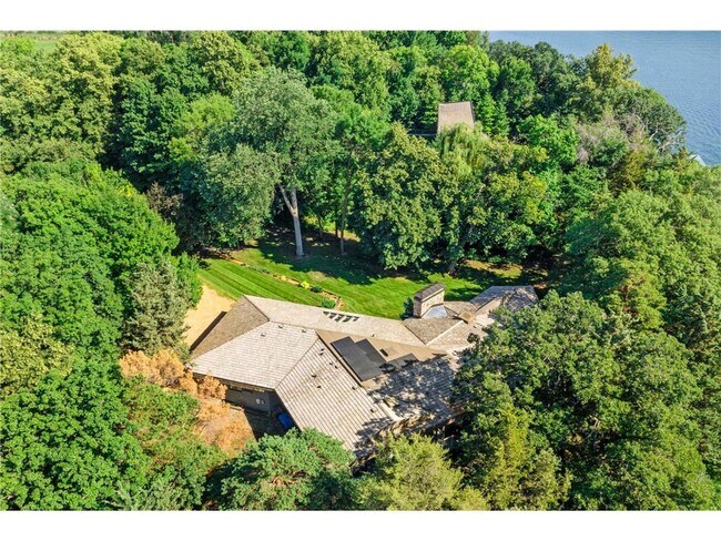 Foto del edificio - 3942 Enchanted Ln