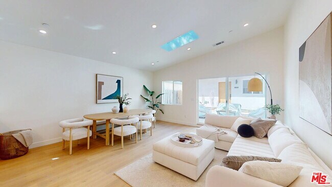 Foto del edificio - 6441 Satsuma Ave