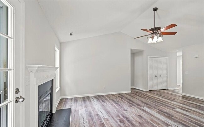 Foto del edificio - 3775 Wavebrook Ct