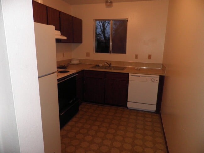 Building Photo - Nice apartment in convenient location