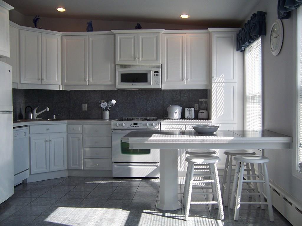 Primary Photo - 190 Maverick St