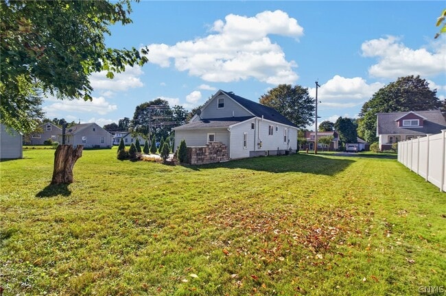 Building Photo - 526 Utica Rd