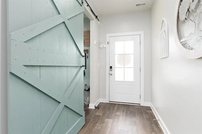 Foto del edificio - 2630 Dellwood Valley Ln