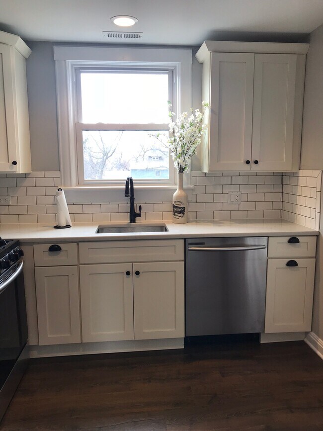 Kitchen - 74 N Walkup Ave