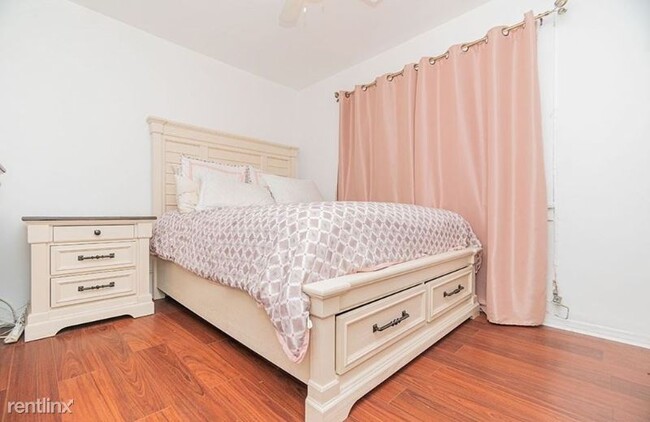Building Photo - 3 br, 1 bath Townhome - 18 Tilton Ave