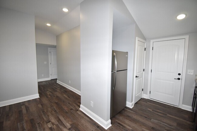 Foto del edificio - 2 Bedroom Home For Rent Near APSU!