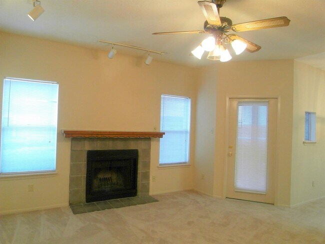 Building Photo - 2011 Spenwick Dr
