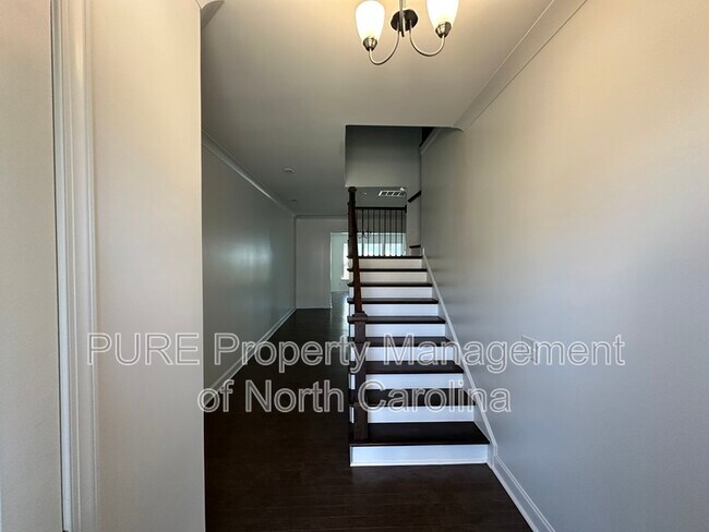 Building Photo - 112 Heathbrook Ln
