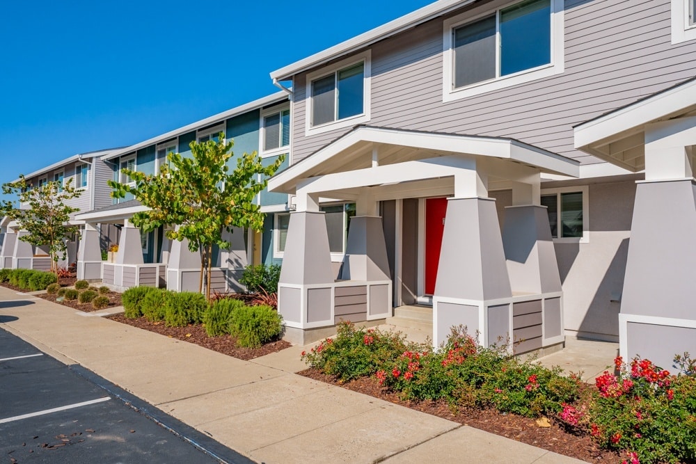 Primary Photo - Admirals Cove