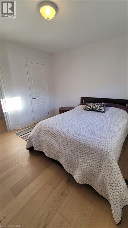 Photo du bâtiment - 20 Queensdale Ave W