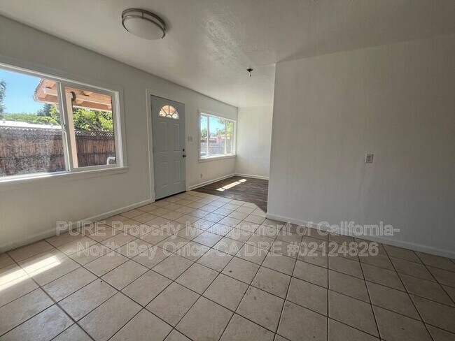 Building Photo - 123 Leslie St