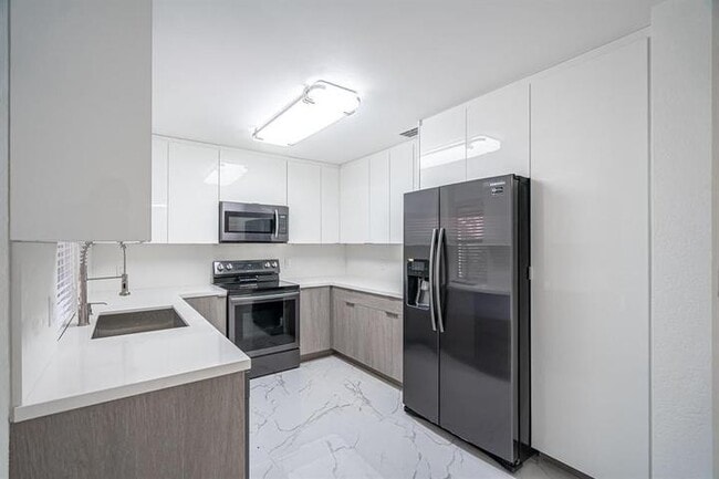 Building Photo - 5536 Eton Ct