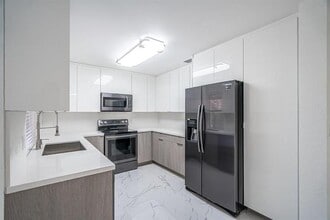Building Photo - 5536 Eton Ct