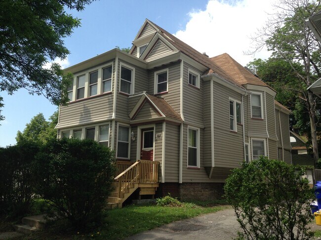 Building Photo - 351 S Goodman St