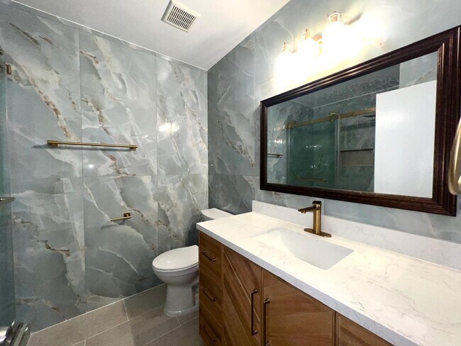 Foto del edificio - 9732 Pettswood Dr