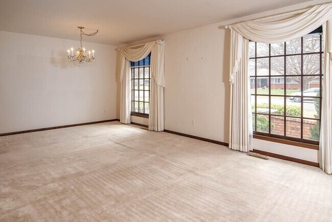 Foto del edificio - Perfect East Side Home in Rockwood Neighbo...