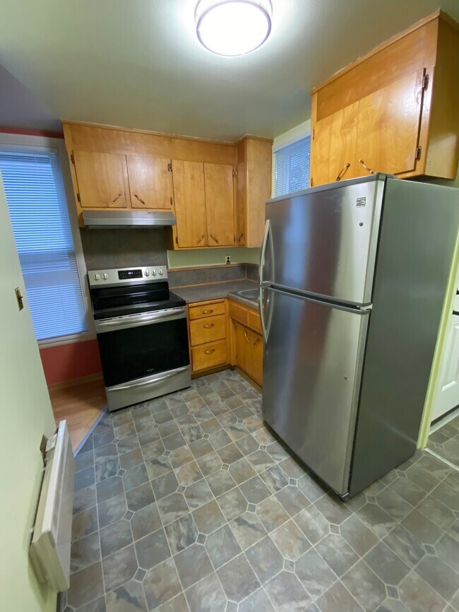 2 kitchen windows. - 1632 22nd Ave