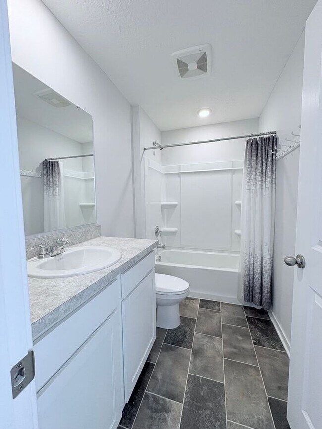 Foto del edificio - Charming 4 beds 2.5 baths in Powell!