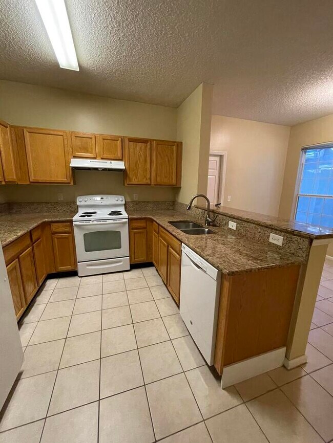Building Photo - 463 Sherwood Oaks Dr