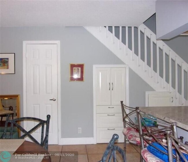 Building Photo - 1321 Bayview Dr