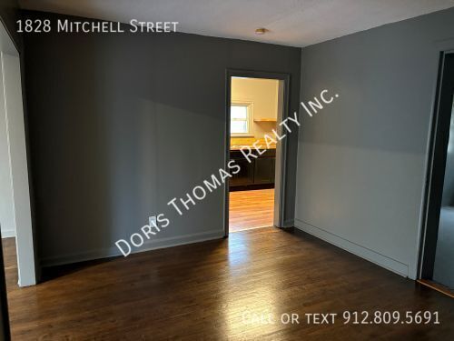 Foto del edificio - 1828 Mitchell St