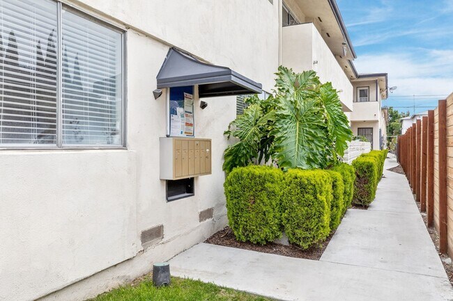 Foto del edificio - 1942 S Garth