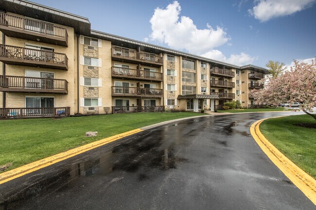 Foto del edificio - 2218 Falcon Dr