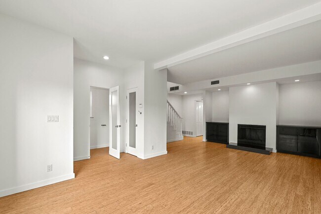Foto del edificio - Gorgeous 3+3 Private Single Family Townhou...