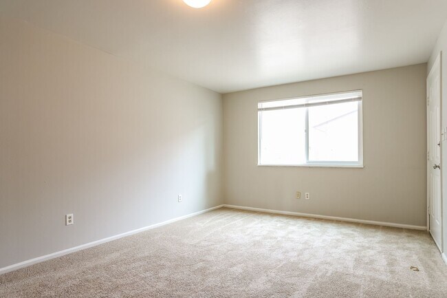 Foto del edificio - 16648-16658 E 13th Ave