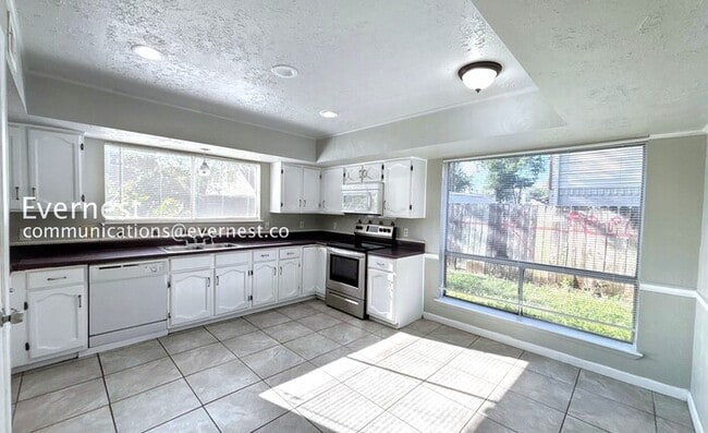 Building Photo - 2315 Hampton Rd