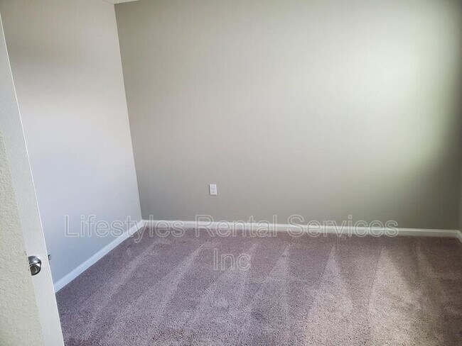 Building Photo - 11781 Junegrass Rd