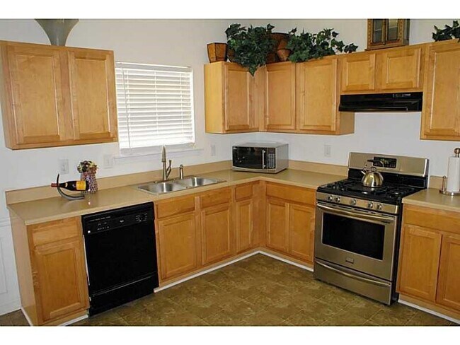 Building Photo - 3880 Grovemont Pl