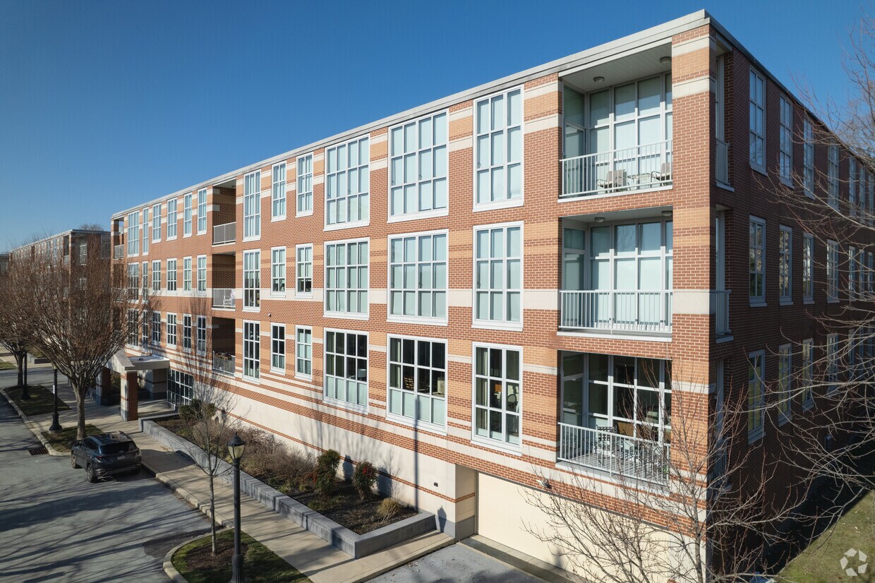 Pembroke North Condominium Apartments in Wayne, PA