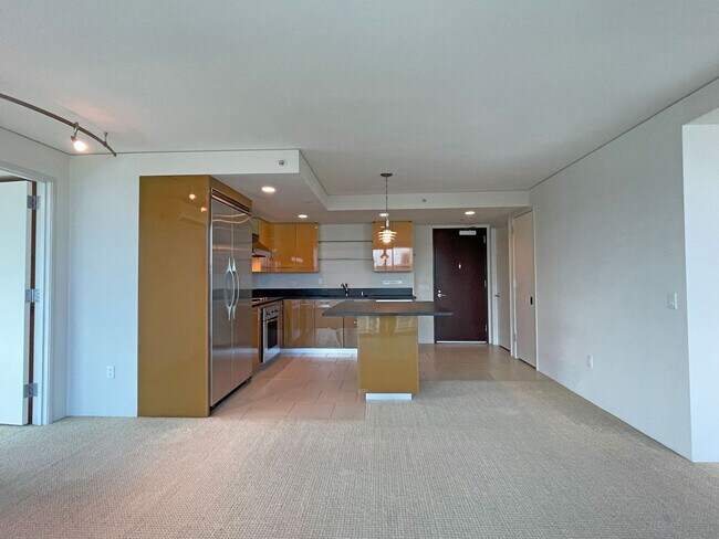 Building Photo - Capitol Place - High Floor!