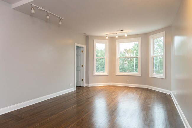 Foto del edificio - 3850 W Diversey Ave