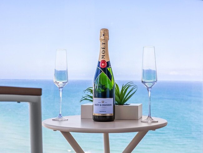 Foto del edificio - 6365 Collins Ave