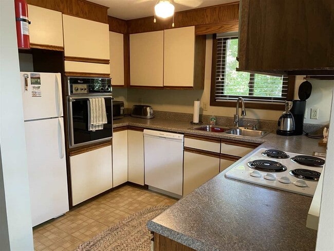 Foto del edificio - 2829 Hopkins Dr