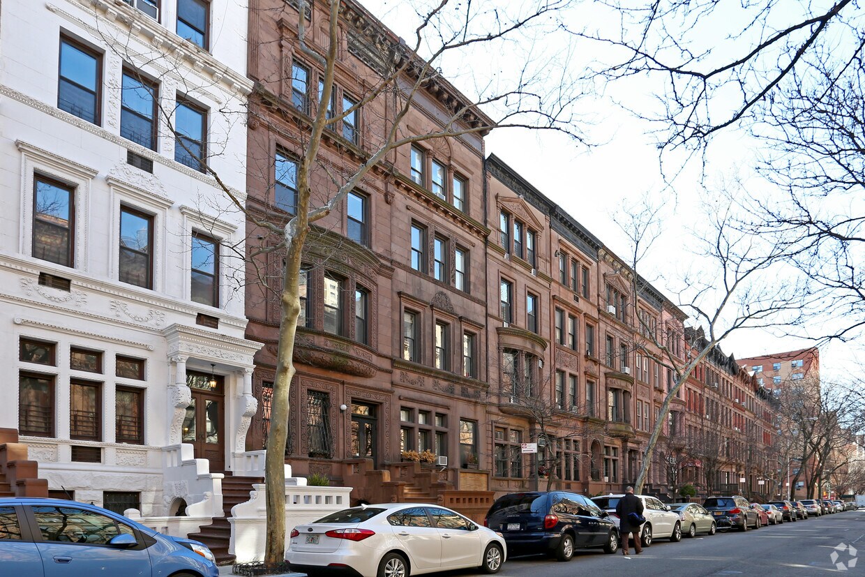 Building Photo - 40 W 89th St