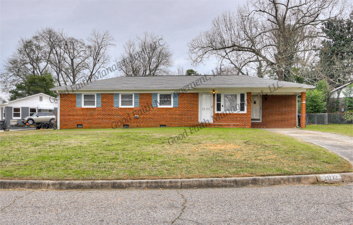 Primary Photo - Spacious Ranch Brick Home!